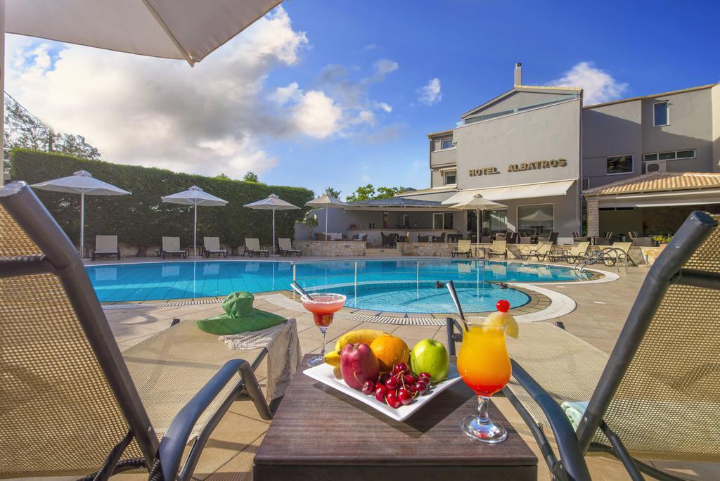Albatros Hotel Sívota Zewnętrze zdjęcie